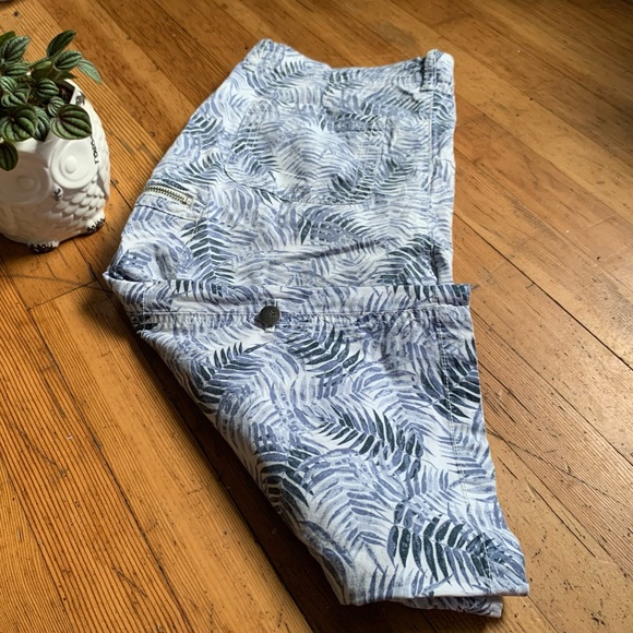 Plant pattern Denver Hayes Capris - Picture 2 of 3